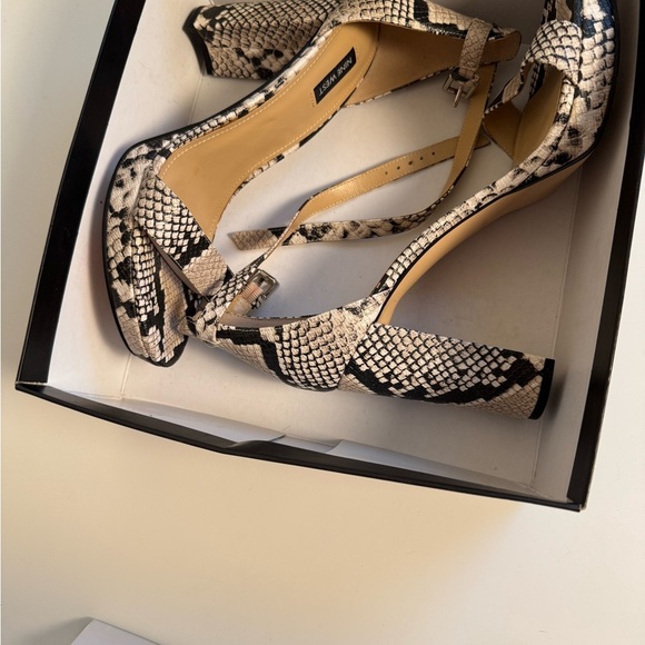 Nine West Black and Cream Snakeskin Heels with Ankle Strap size 10 New in box - Picture 4 of 7